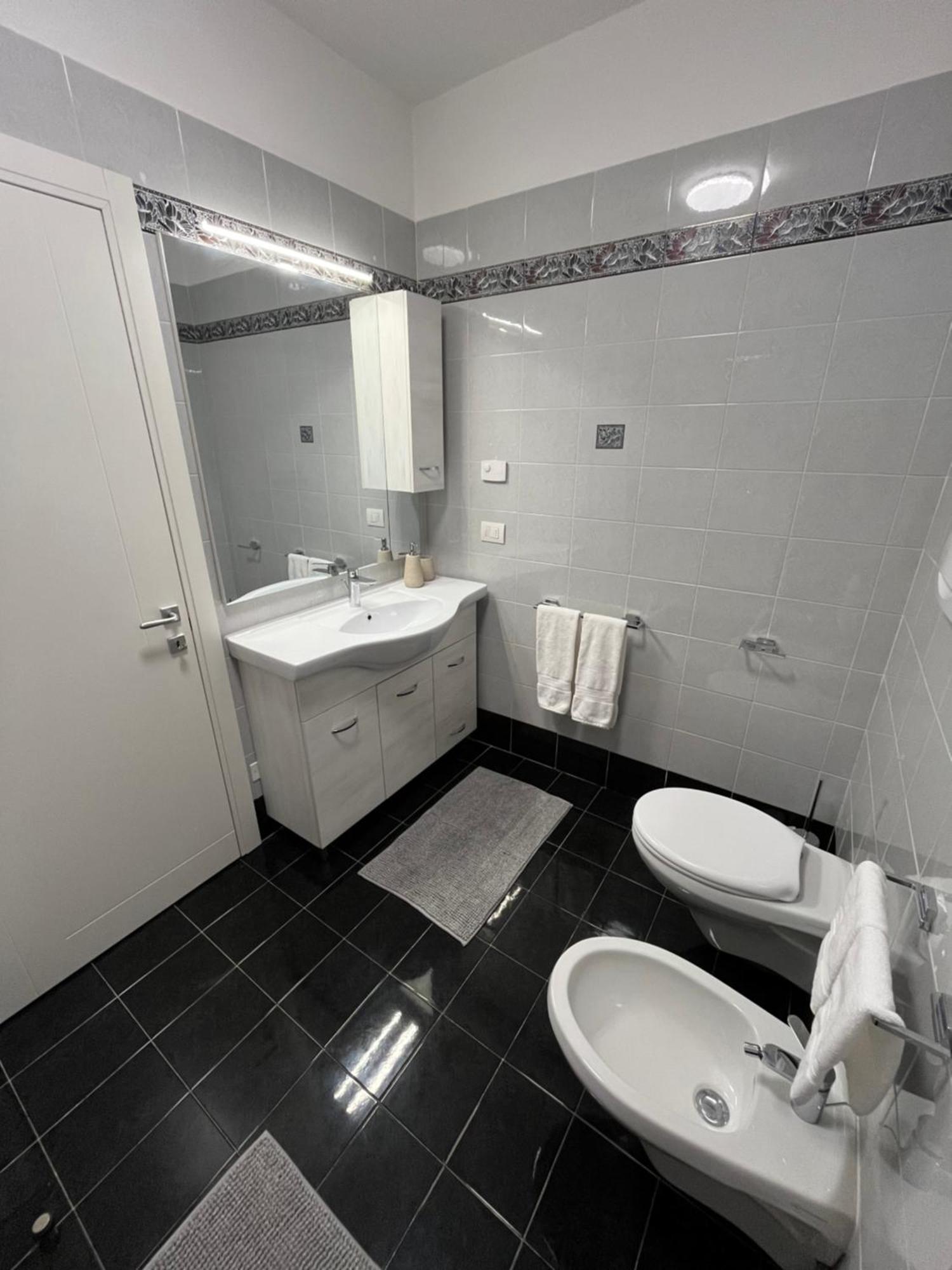 B&B Alessandro Private Room & Bathroom In Shared Apartment Арко Экстерьер фото